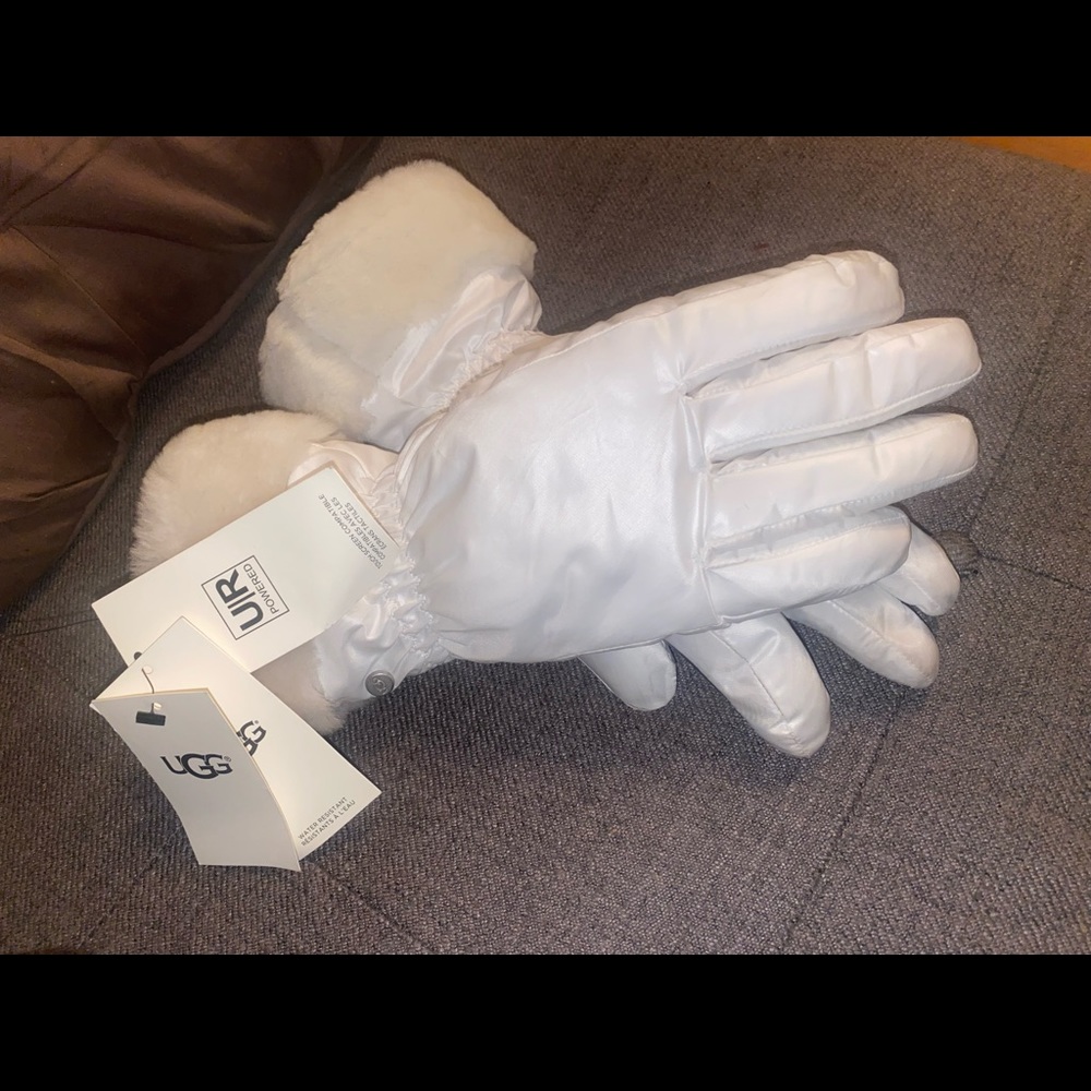 Ugg’s snow gloves